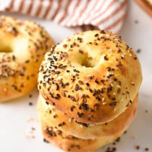 These 3 ingredient bagels is the most easy bagel recipe, no boiling needed and with a delicious chewy, soft texture. Plus, they are also high-protein and healthy for you made with only 3 simple wholesome ingredients.
