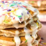  These funfetti pancakes are easy, fluffy pancakes filled with funfetti colors and perfect for birthday breakfast . Plus, they are easy to make in less than 20 minutes for a quick party breakfast.