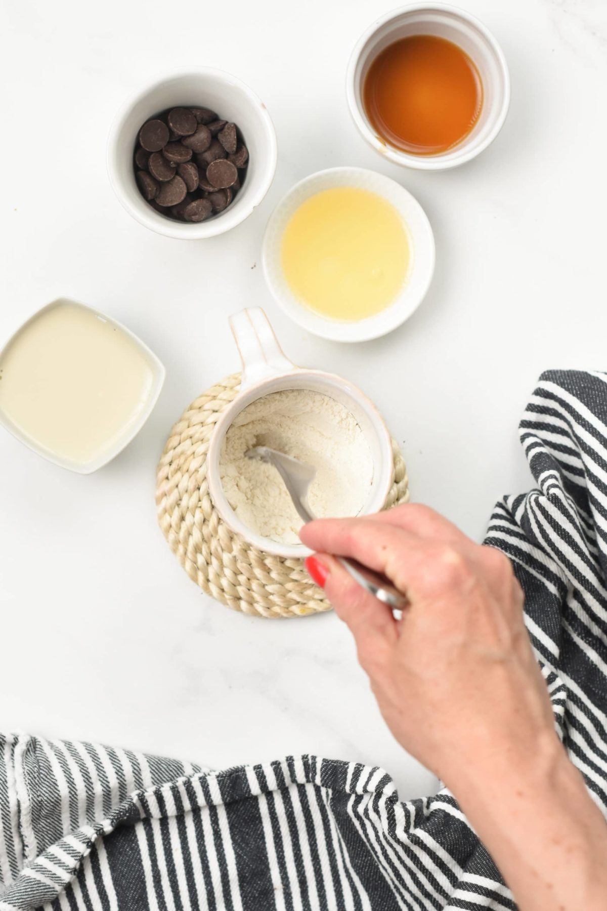 How to make chocolate chip muffin in a mug