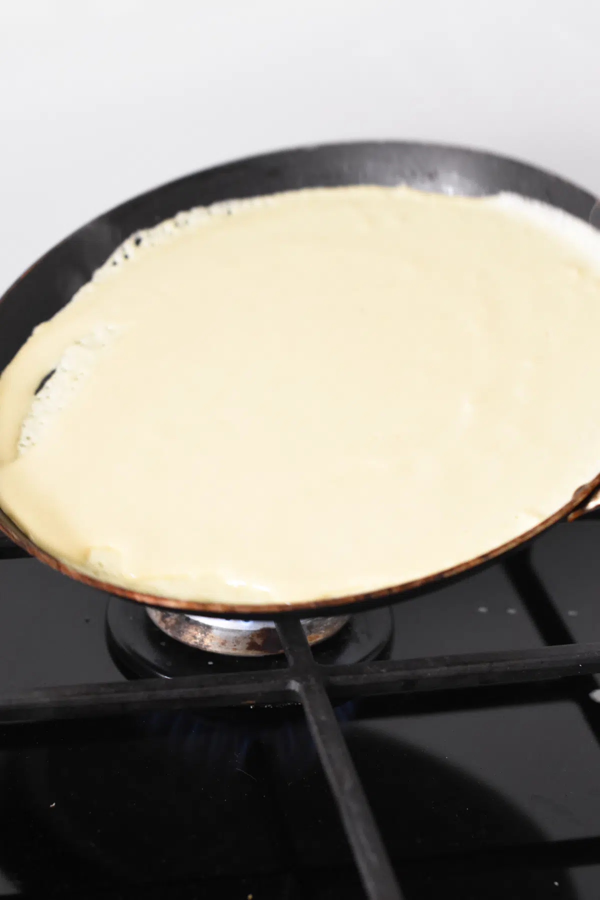 How to tilt crepe pan