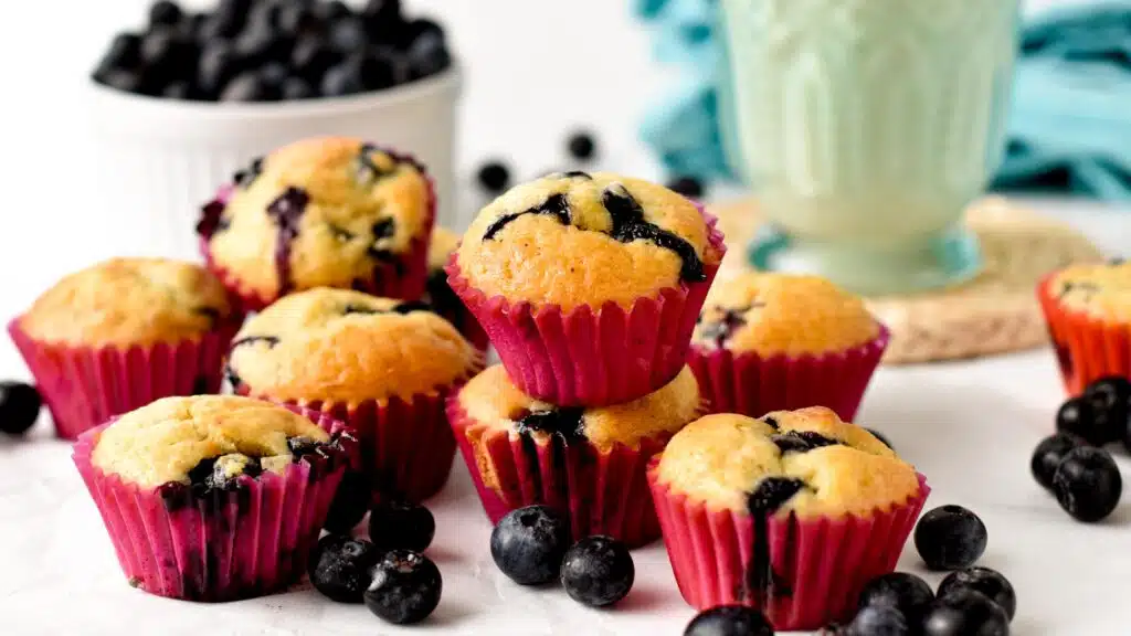 These mini blueberry muffins are tasty small-serve blueberry muffins filled with juicy blueberries and fluffy vanilla crumbs. They are perfect for kids' lunchboxes or small hands.