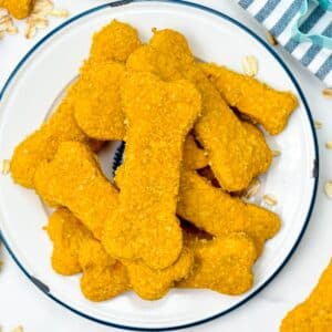 These Soft Dog Treats recipe is an easy 4-ingredients dog treat recipe packed with natural ingredients, and perfect for senior dogs or dogs. Plus, this dog treat recipe is easy to adapt to create a range of flavors for your loved one.